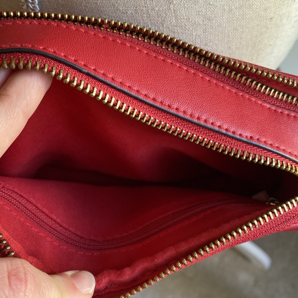 Red crossbody camera bag from Italy, faux leather - Picture 10 of 14